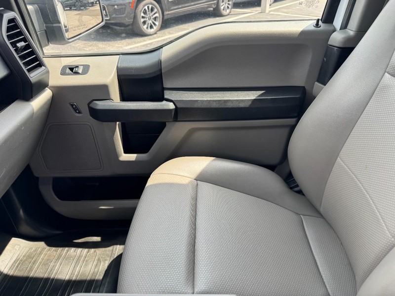 Ford F-150 Vehicle Full-screen Gallery Image 29
