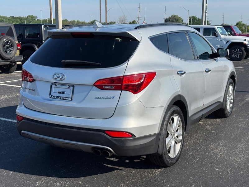 Hyundai Santa Fe Vehicle Full-screen Gallery Image 3