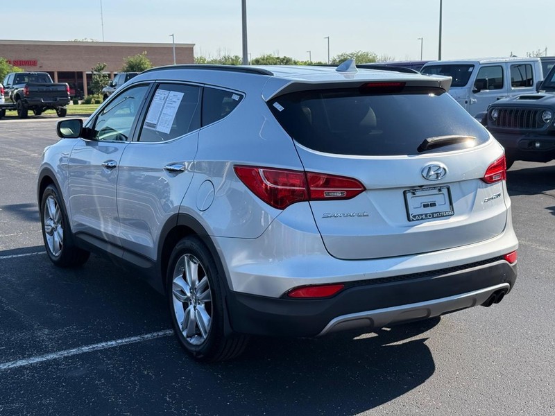 Hyundai Santa Fe Vehicle Full-screen Gallery Image 5