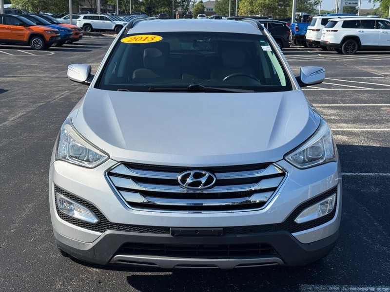 Hyundai Santa Fe Vehicle Full-screen Gallery Image 9