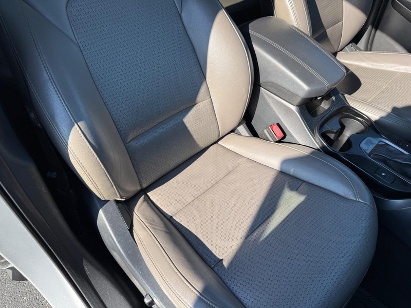 Hyundai Santa Fe Vehicle Full-screen Gallery Image 15