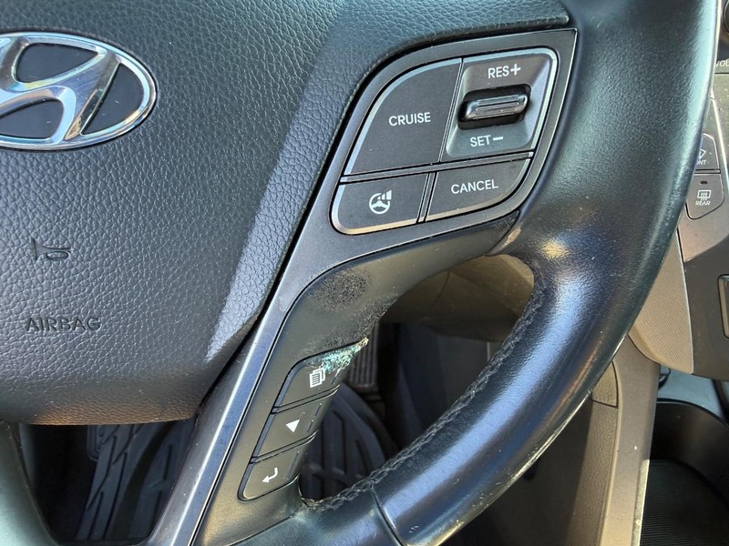 Hyundai Santa Fe Vehicle Full-screen Gallery Image 20