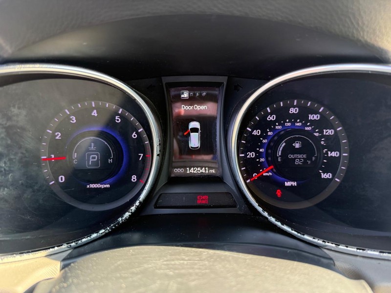 Hyundai Santa Fe Vehicle Full-screen Gallery Image 27