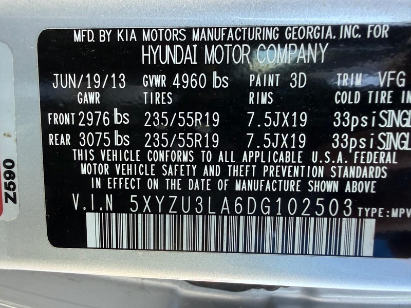 Hyundai Santa Fe Vehicle Full-screen Gallery Image 30