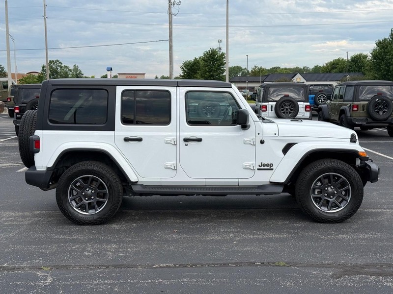 Jeep Wrangler Vehicle Full-screen Gallery Image 2