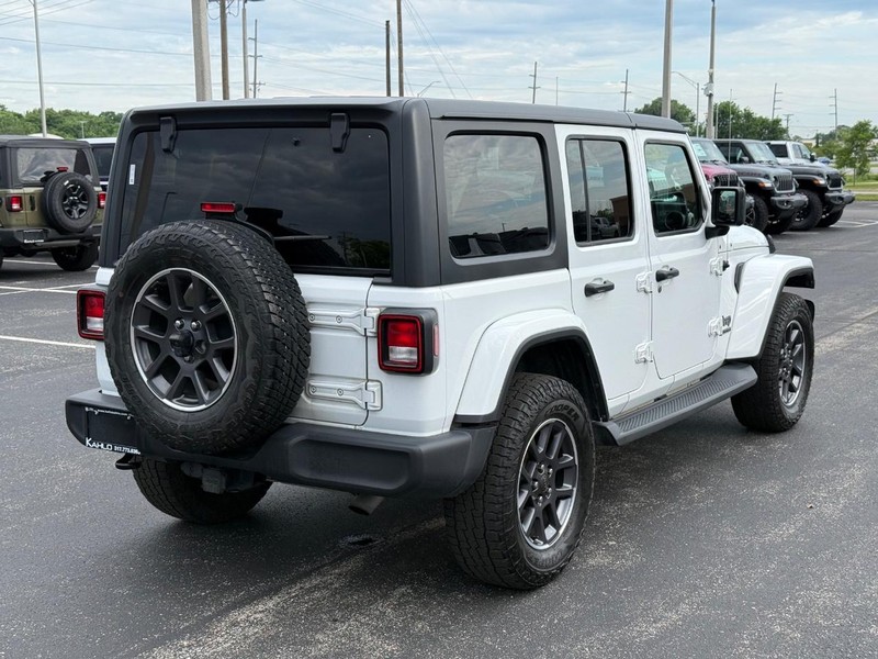 Jeep Wrangler Vehicle Full-screen Gallery Image 3