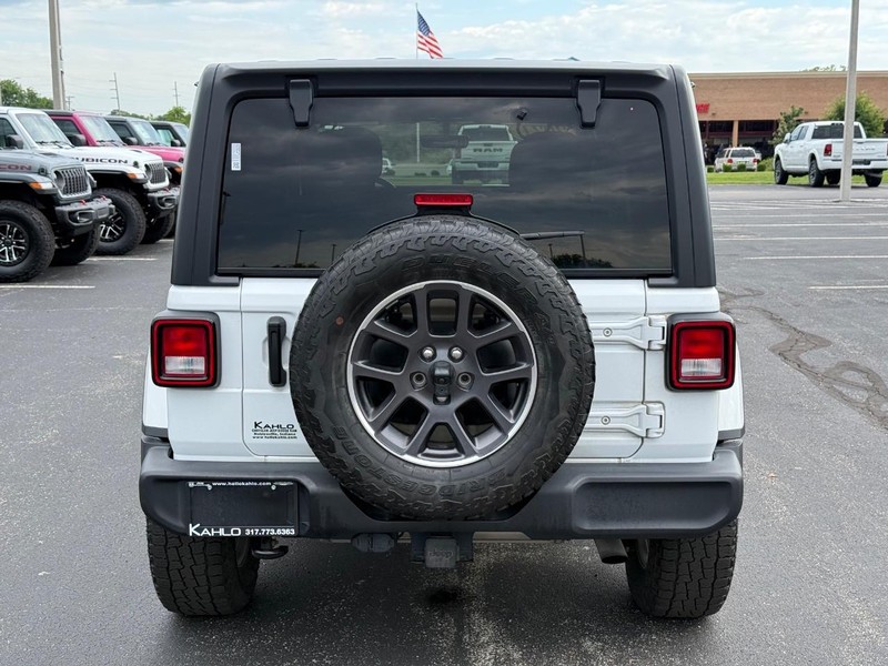 Jeep Wrangler Vehicle Full-screen Gallery Image 4