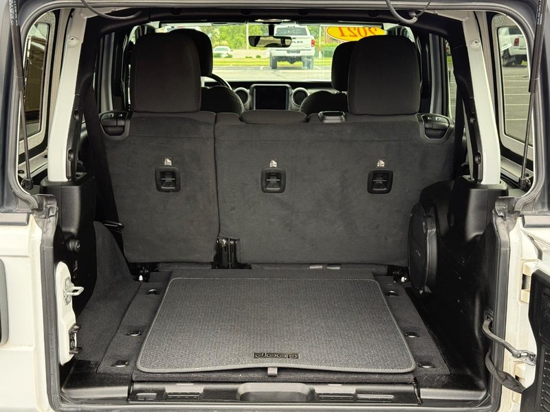Jeep Wrangler Vehicle Full-screen Gallery Image 7