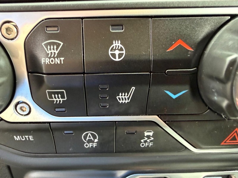 Jeep Wrangler Vehicle Full-screen Gallery Image 23
