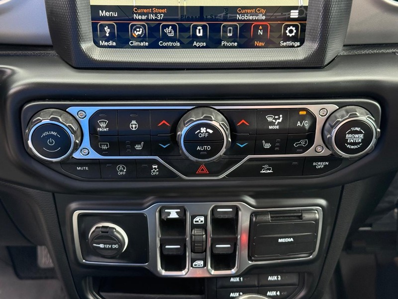 Jeep Wrangler Vehicle Full-screen Gallery Image 26