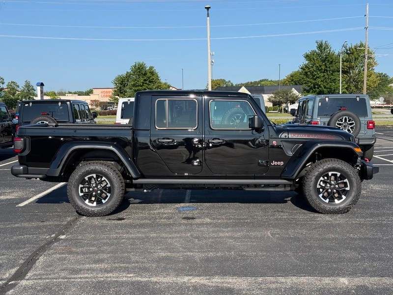 Jeep Gladiator Vehicle Full-screen Gallery Image 2