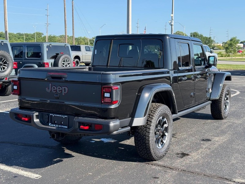 Jeep Gladiator Vehicle Full-screen Gallery Image 3