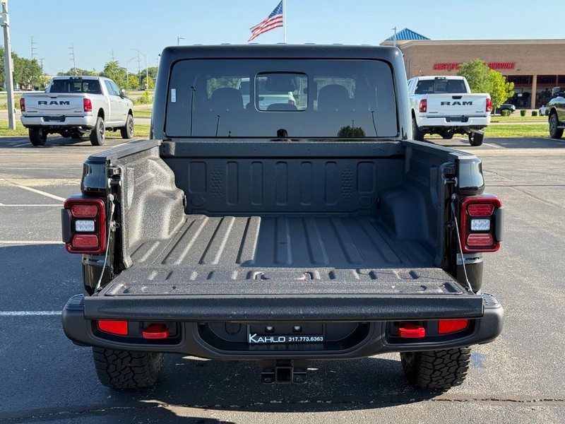 Jeep Gladiator Vehicle Full-screen Gallery Image 7