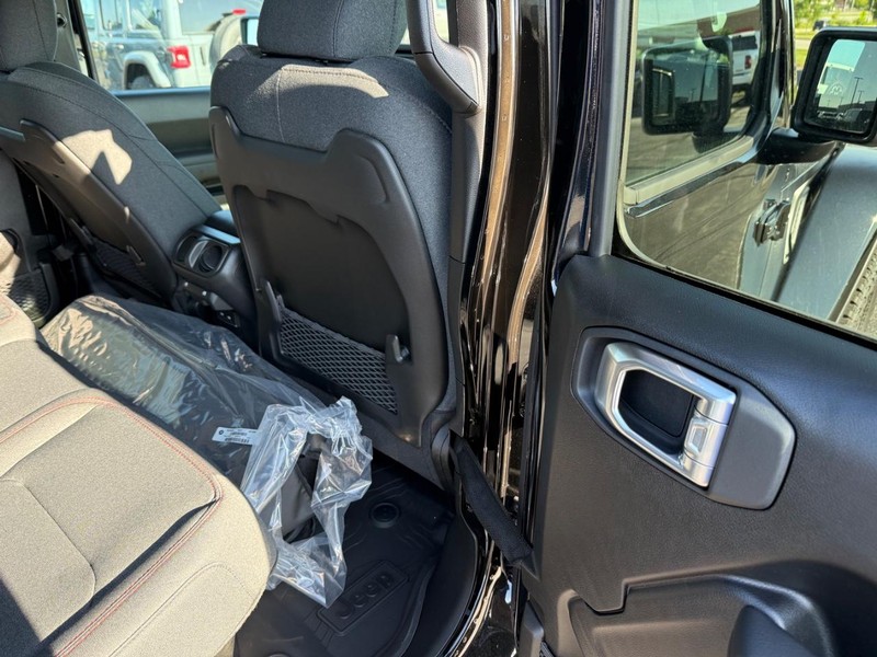 Jeep Gladiator Vehicle Full-screen Gallery Image 11