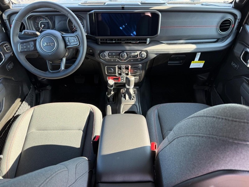 Jeep Gladiator Vehicle Full-screen Gallery Image 12