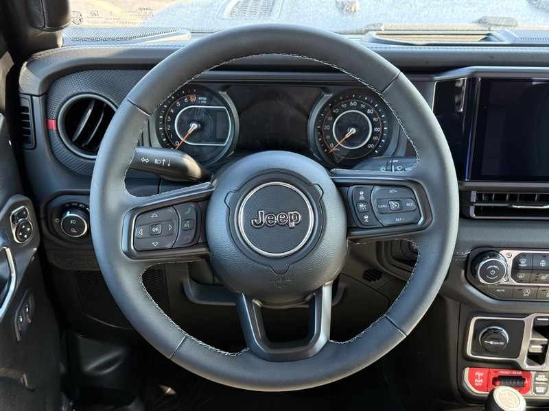 Jeep Gladiator Vehicle Full-screen Gallery Image 13
