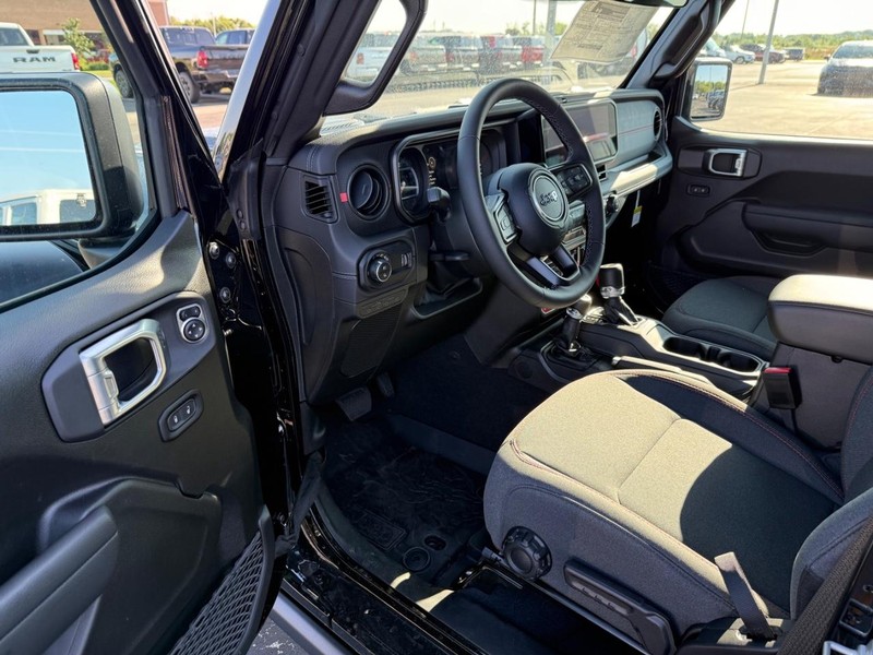 Jeep Gladiator Vehicle Full-screen Gallery Image 16