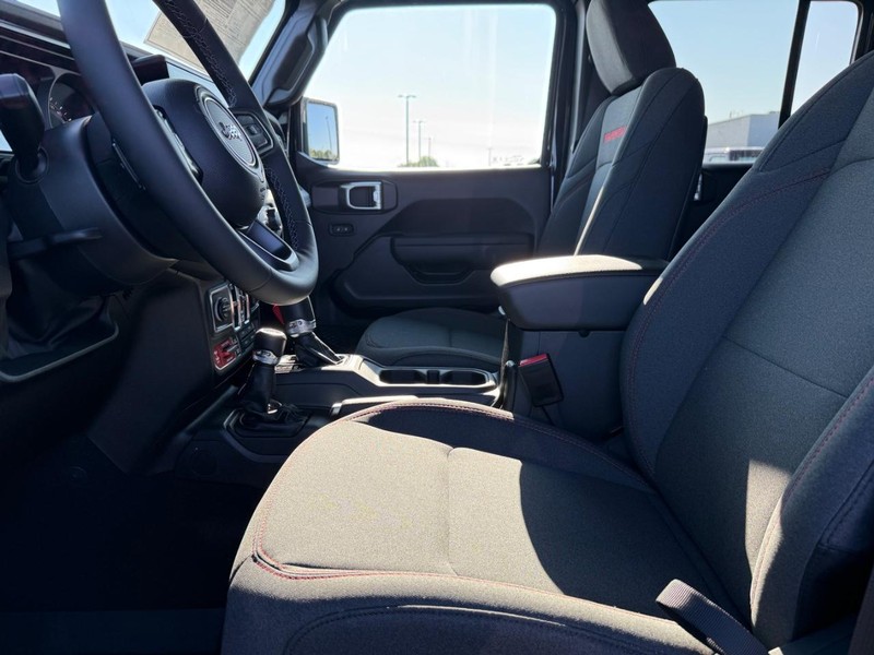 Jeep Gladiator Vehicle Full-screen Gallery Image 17