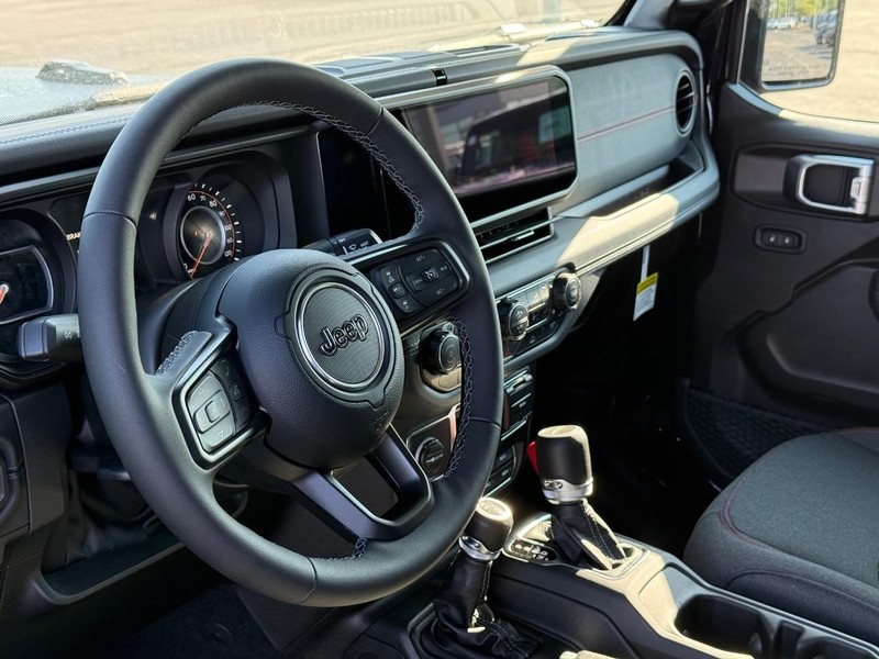 Jeep Gladiator Vehicle Full-screen Gallery Image 18