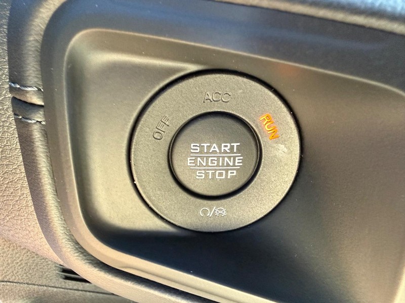 Jeep Gladiator Vehicle Full-screen Gallery Image 21