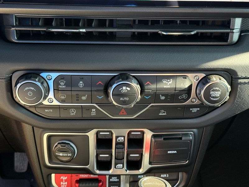 Jeep Gladiator Vehicle Full-screen Gallery Image 25