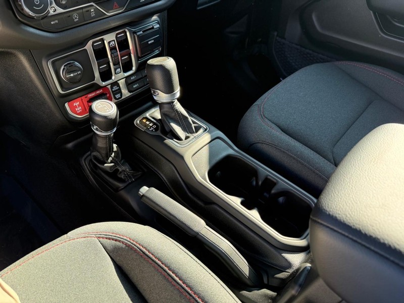 Jeep Gladiator Vehicle Full-screen Gallery Image 26