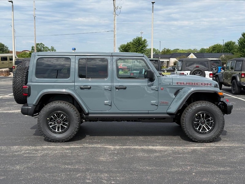 Jeep Wrangler Vehicle Full-screen Gallery Image 2