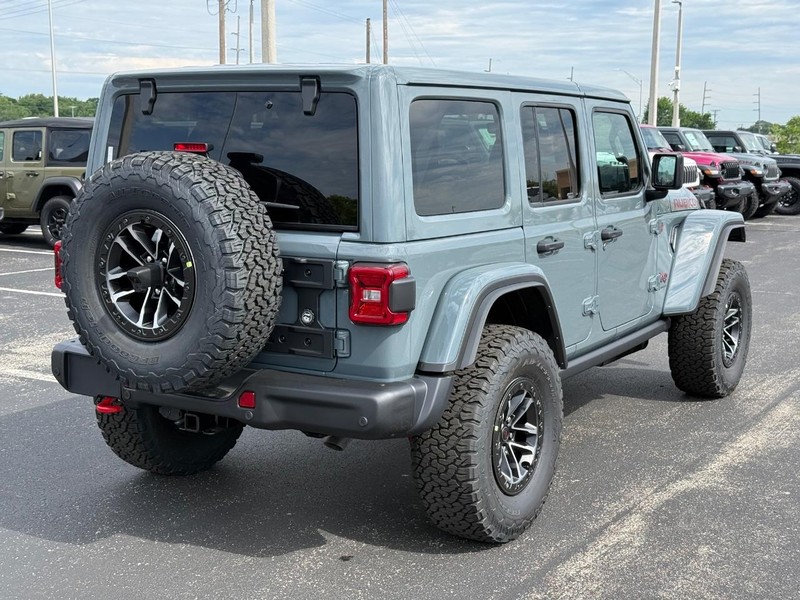 Jeep Wrangler Vehicle Full-screen Gallery Image 3