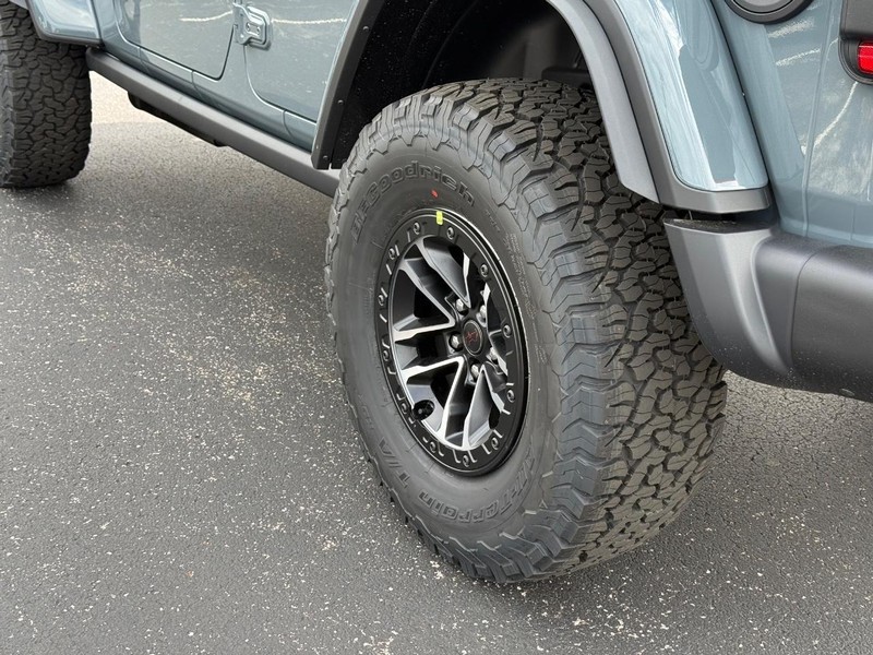 Jeep Wrangler Vehicle Full-screen Gallery Image 6