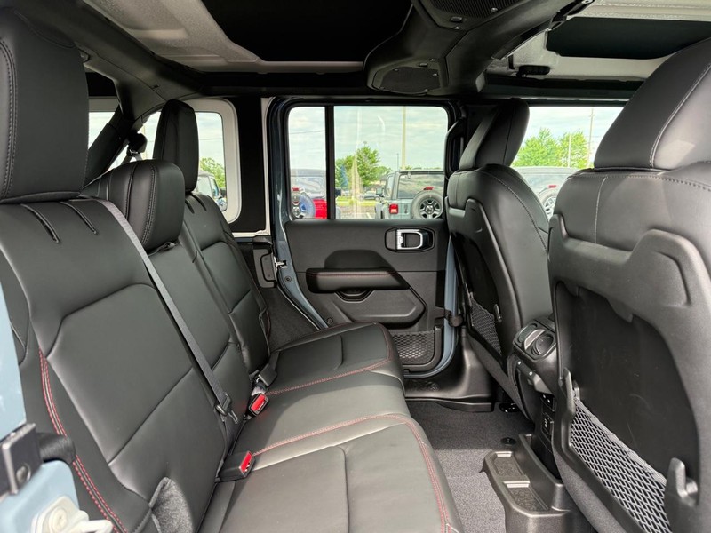 Jeep Wrangler Vehicle Full-screen Gallery Image 11