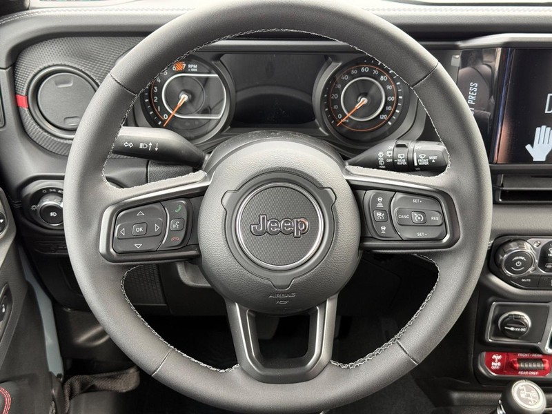 Jeep Wrangler Vehicle Full-screen Gallery Image 14