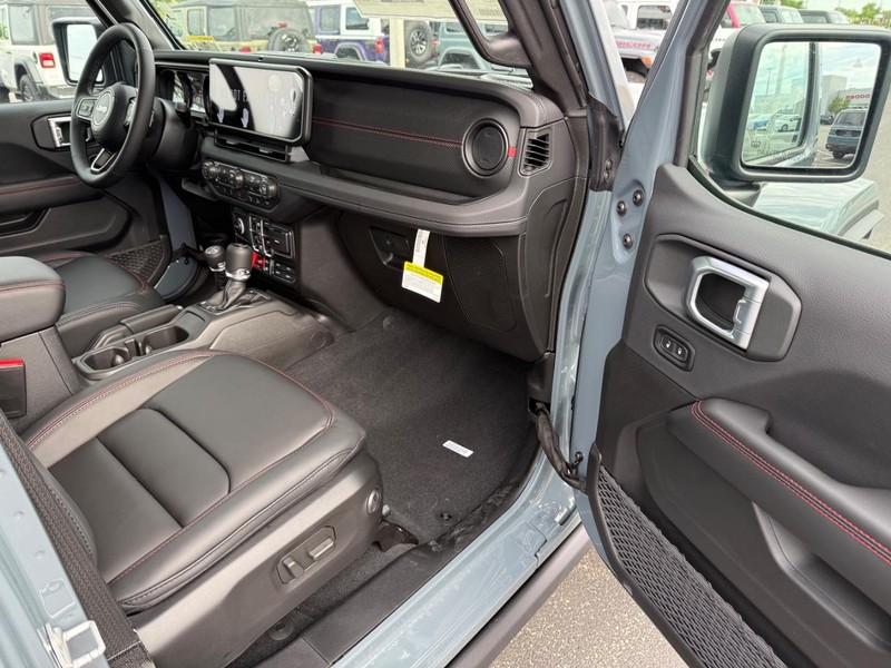 Jeep Wrangler Vehicle Full-screen Gallery Image 15