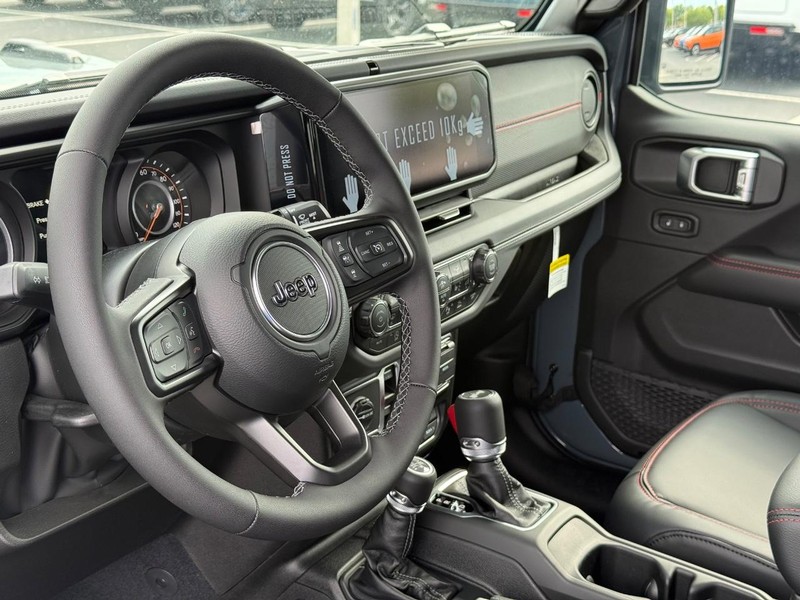 Jeep Wrangler Vehicle Full-screen Gallery Image 19