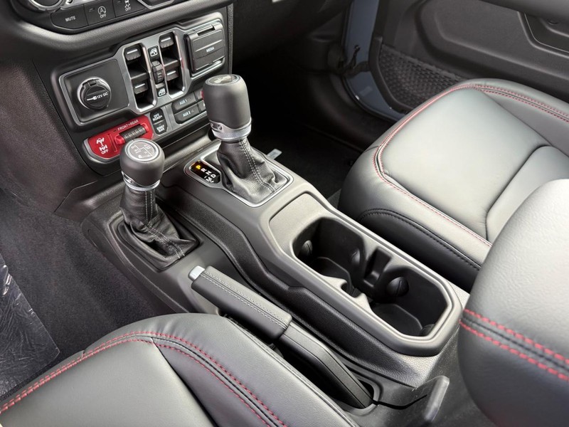 Jeep Wrangler Vehicle Full-screen Gallery Image 27