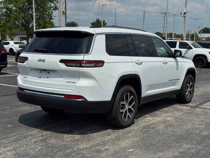 Jeep Grand Cherokee L Vehicle Full-screen Gallery Image 3