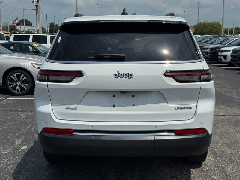 Jeep Grand Cherokee L Vehicle Full-screen Gallery Image 4