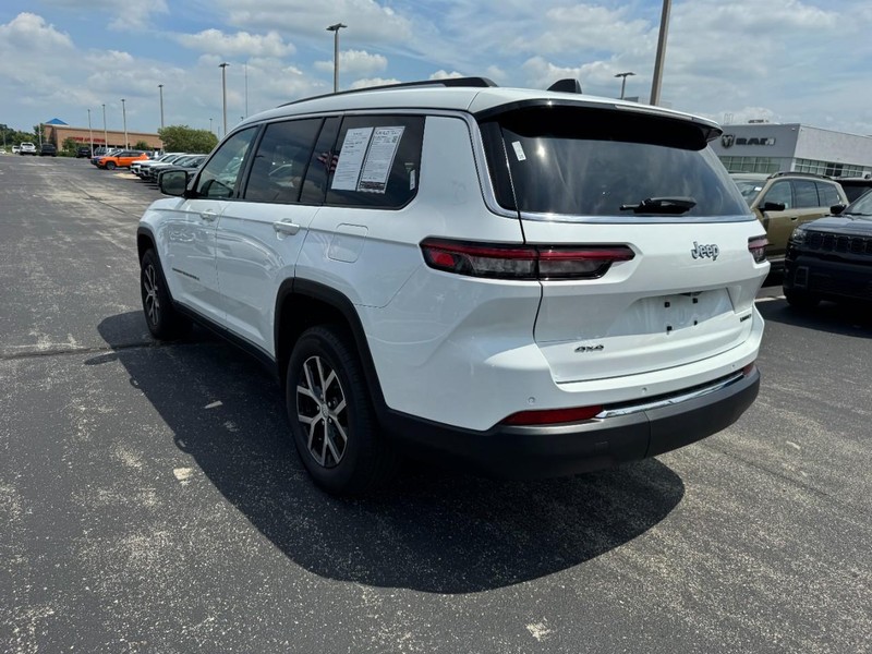 Jeep Grand Cherokee L Vehicle Full-screen Gallery Image 5