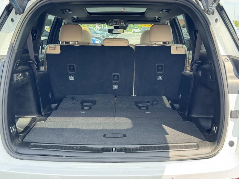Jeep Grand Cherokee L Vehicle Full-screen Gallery Image 8