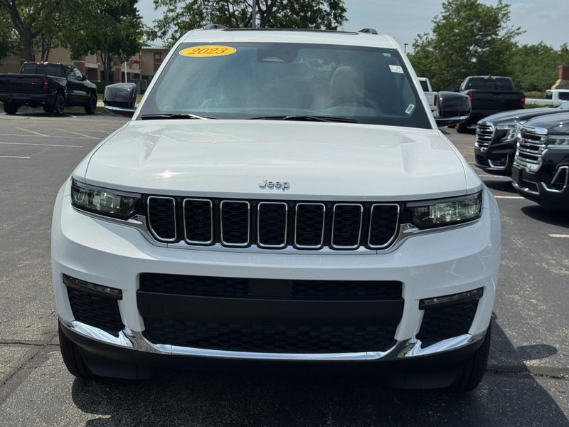 Jeep Grand Cherokee L Vehicle Full-screen Gallery Image 10