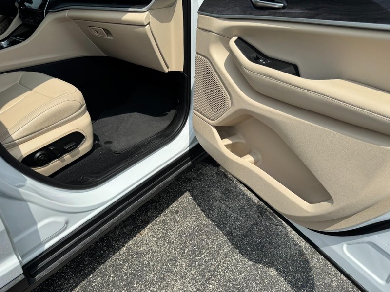 Jeep Grand Cherokee L Vehicle Full-screen Gallery Image 20