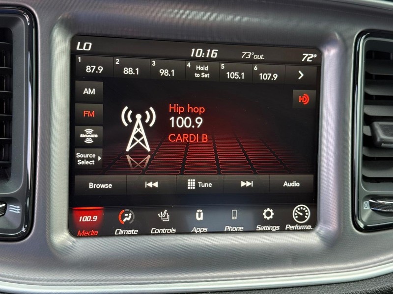 Dodge Challenger Vehicle Full-screen Gallery Image 21