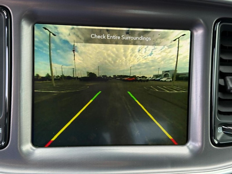 Dodge Challenger Vehicle Full-screen Gallery Image 23