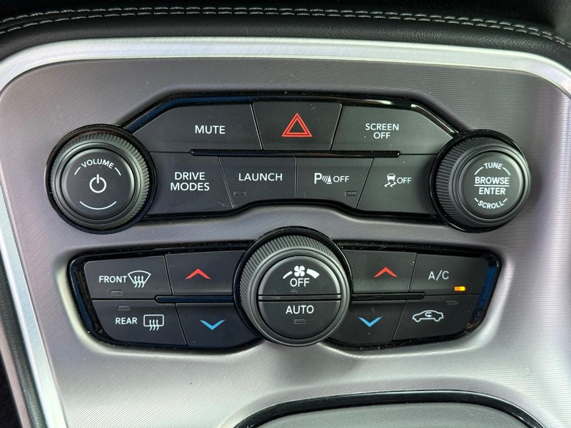Dodge Challenger Vehicle Full-screen Gallery Image 24