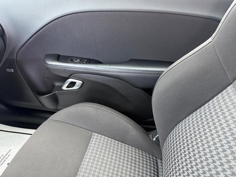 Dodge Challenger Vehicle Full-screen Gallery Image 26