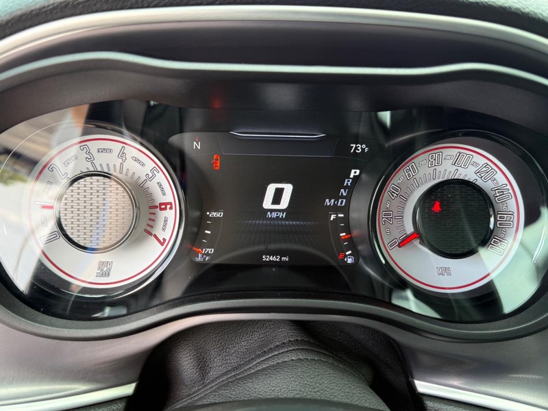Dodge Challenger Vehicle Full-screen Gallery Image 27