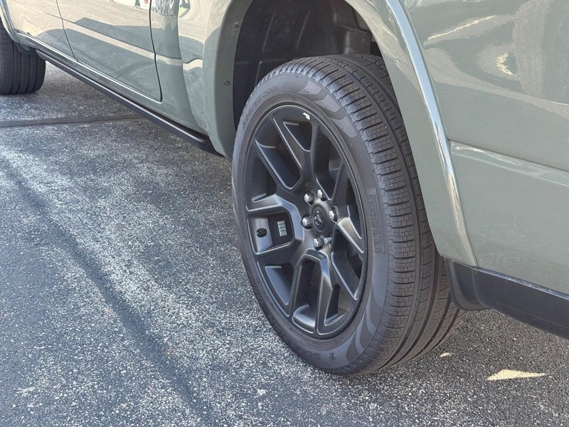 Ram 1500 Vehicle Full-screen Gallery Image 6