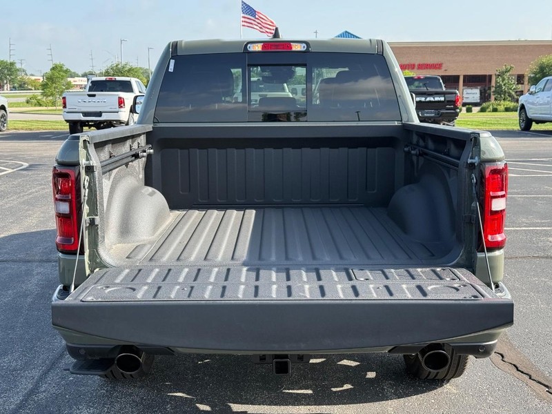 Ram 1500 Vehicle Full-screen Gallery Image 7