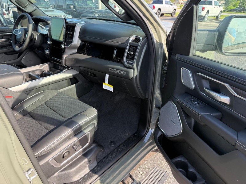 Ram 1500 Vehicle Full-screen Gallery Image 14