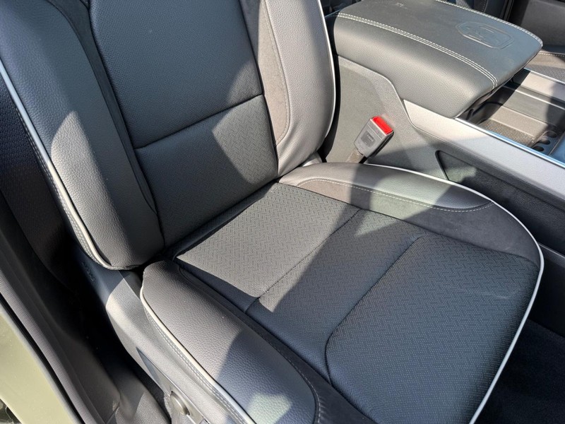 Ram 1500 Vehicle Full-screen Gallery Image 15