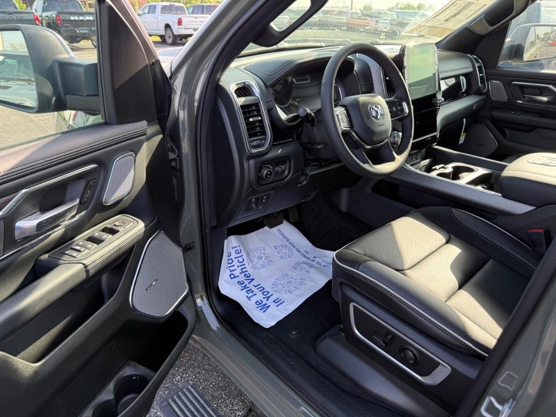 Ram 1500 Vehicle Full-screen Gallery Image 16